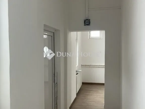 Eladó kereskedelmi és ipari ingatlan Budapest X. kerület 85 nm
