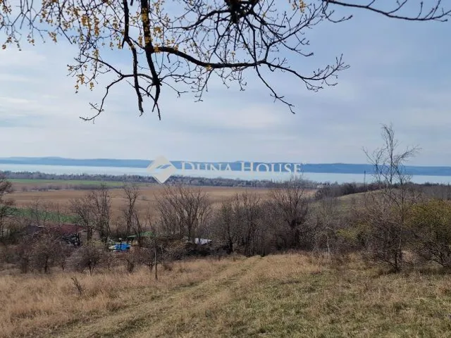 Eladó telek Balatonszárszó 4990 nm