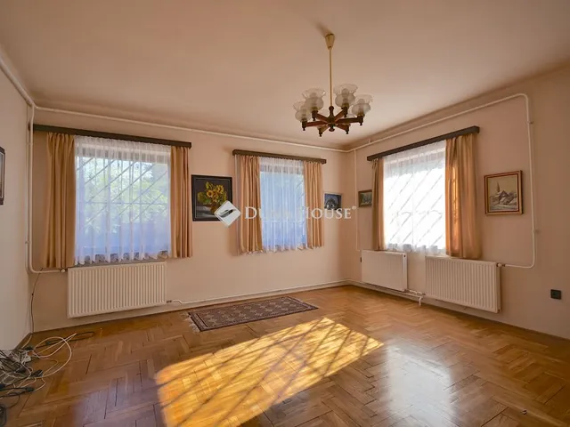 Eladó ház Budapest XVI. kerület 250 nm