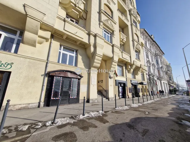 Kiadó kereskedelmi és ipari ingatlan Budapest V. kerület, Belgrád rakpart 49 nm