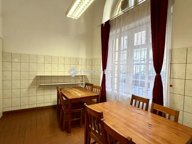 Kiadó kereskedelmi és ipari ingatlan Budapest VIII. kerület, Vásár utca 49 nm