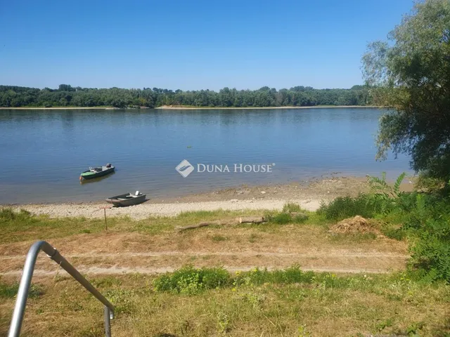 Eladó telek Kulcs 893 nm