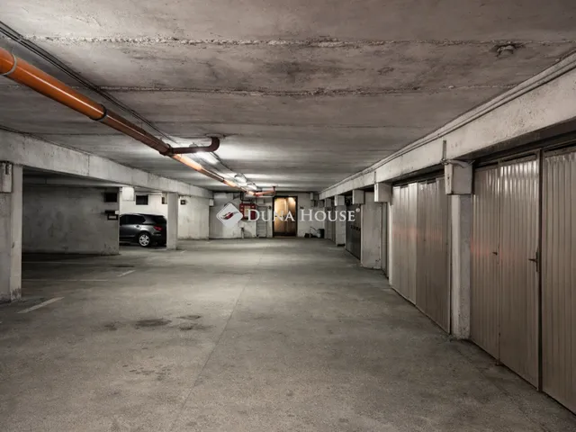 Eladó garázs Budapest VIII. kerület, Auróra utca 18 nm