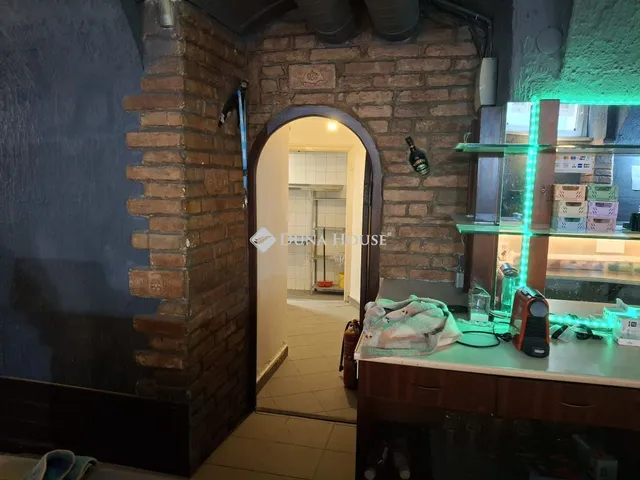 Eladó kereskedelmi és ipari ingatlan Budapest VII. kerület, Osvát utca 211 nm