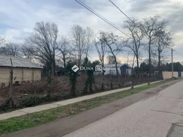 Eladó telek Tolna, Pajta tér 2619 nm
