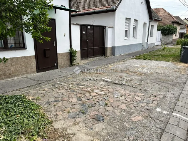 Eladó ház Szekszárd 194 nm