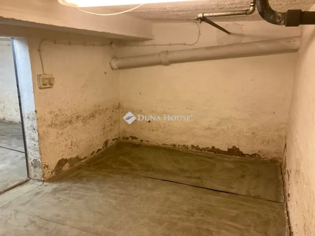 Eladó kereskedelmi és ipari ingatlan Szekszárd 108 nm