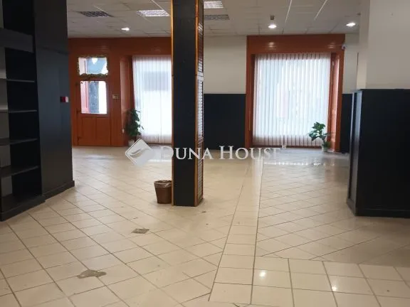 Kiadó kereskedelmi és ipari ingatlan Szekszárd 152 nm