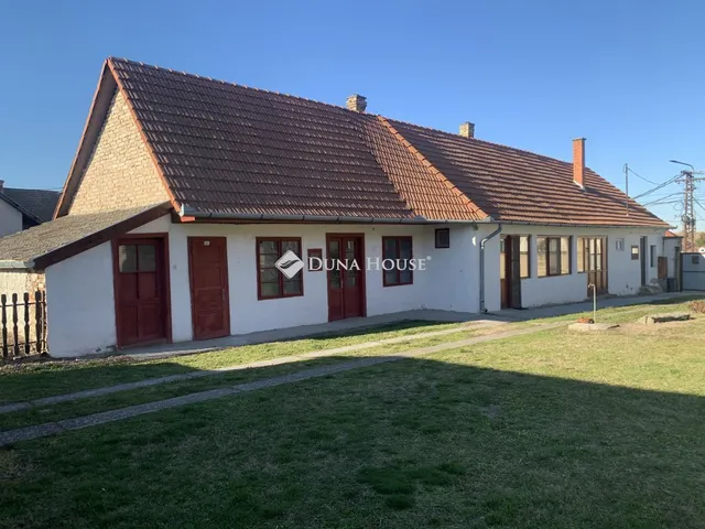 Eladó ház Tolna 93 nm