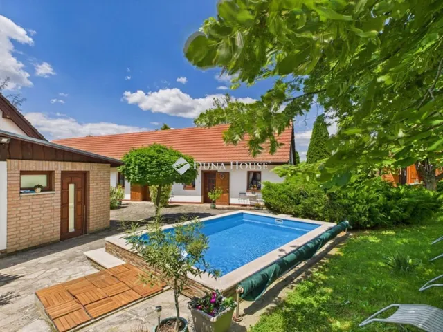 Eladó kereskedelmi és ipari ingatlan Pócsa 180 nm