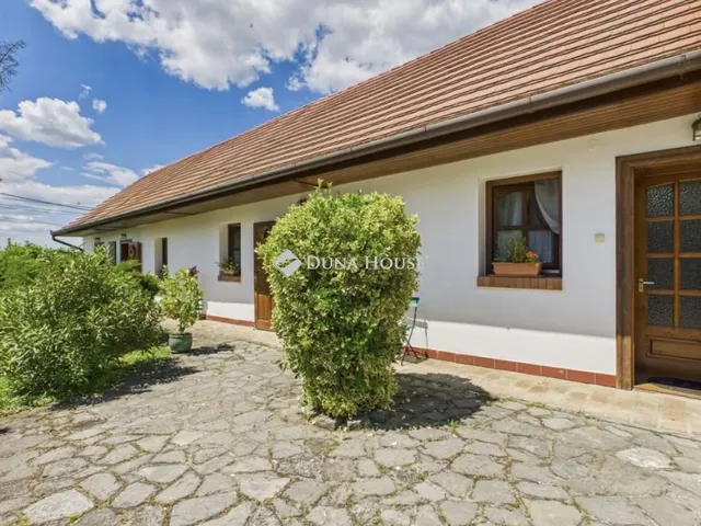 Eladó kereskedelmi és ipari ingatlan Pócsa 180 nm