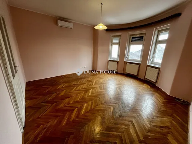 Kiadó ház Szekszárd 100 nm