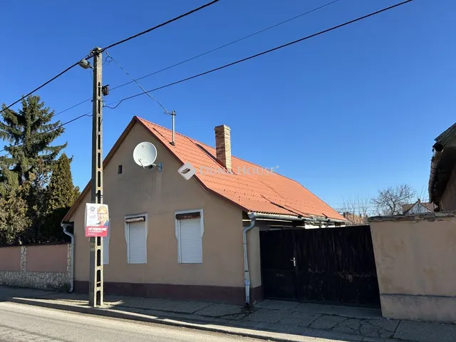 Eladó ház Decs 90 nm