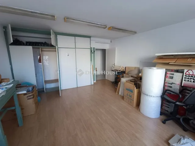 Eladó kereskedelmi és ipari ingatlan Szekszárd 80 nm