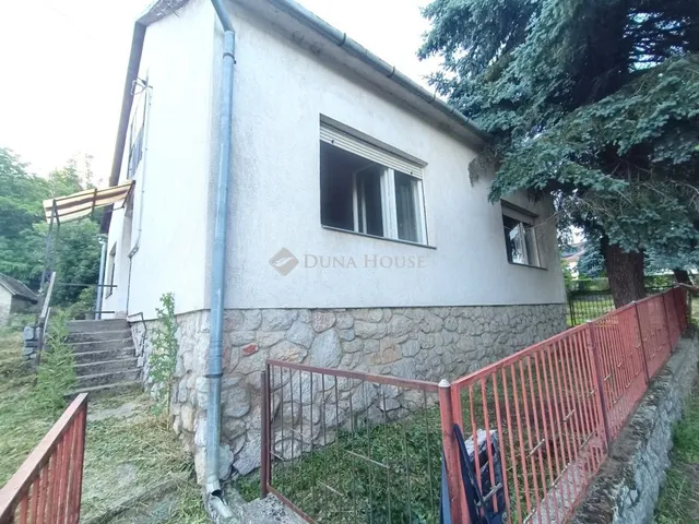 Eladó ház Hőgyész, Széchenyi István utca 100 nm