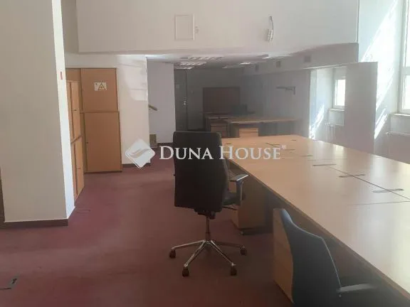 Kiadó kereskedelmi és ipari ingatlan Szekszárd 424 nm