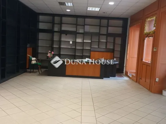 Kiadó kereskedelmi és ipari ingatlan Szekszárd 152 nm