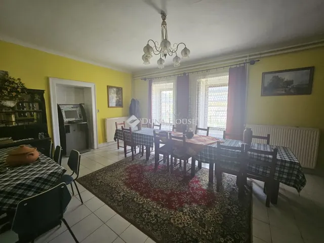 Eladó ház Kölesd, Dózsa György utca 280 nm