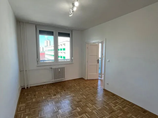 Kiadó lakás Kecskemét, Belváros, Kossuth tér 67 nm