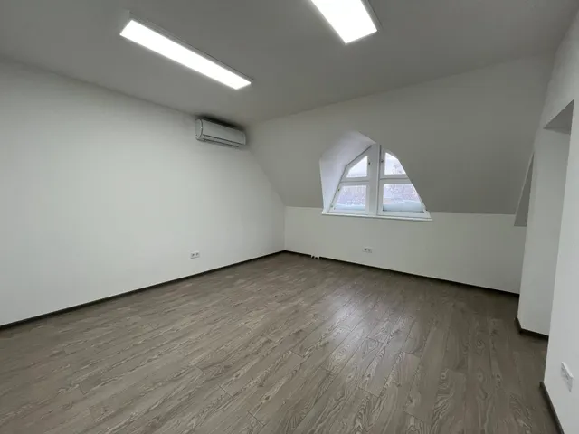 Kiadó kereskedelmi és ipari ingatlan Kecskemét, Belváros 20 nm