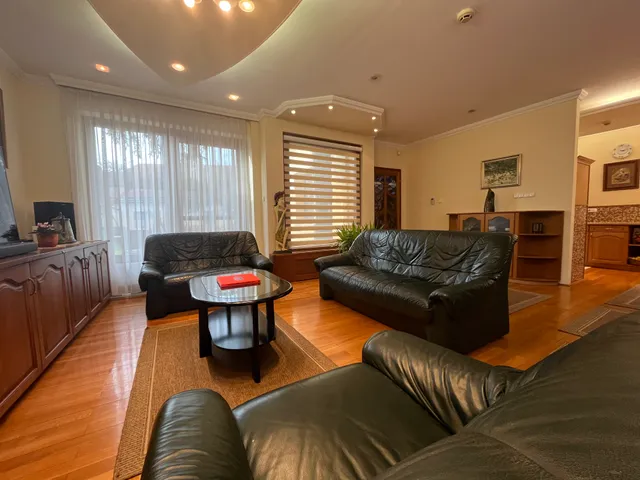 Eladó ház Kecskemét, Hunyadiváros 218 nm