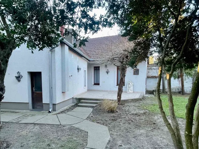 Eladó ház Kecskemét, Belváros 280 nm