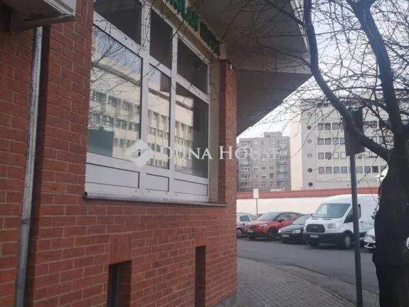 Kiadó kereskedelmi és ipari ingatlan Kecskemét 55 nm