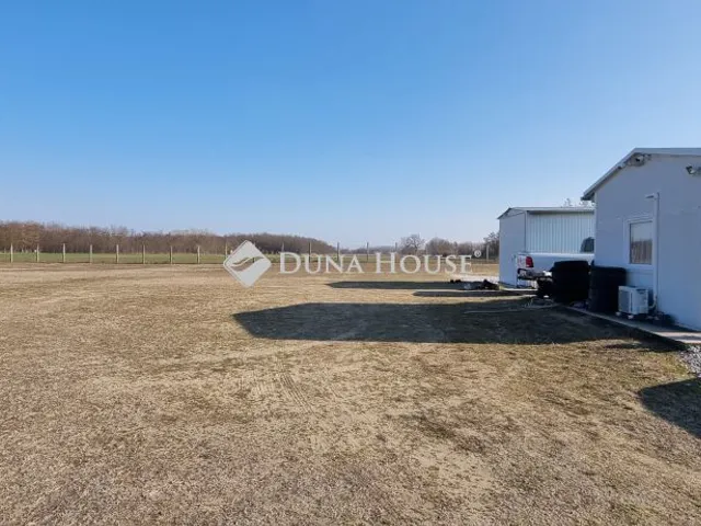 Eladó kereskedelmi és ipari ingatlan Kerekegyháza 61 nm