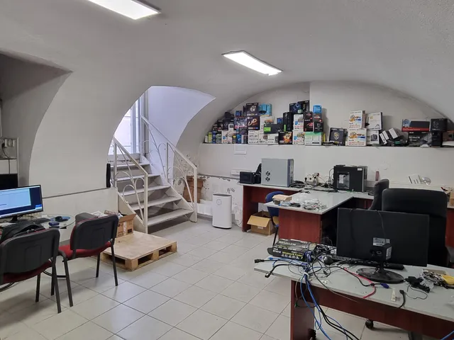 Eladó kereskedelmi és ipari ingatlan Kecskemét 100 nm