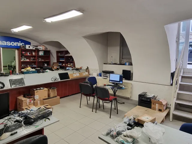 Eladó kereskedelmi és ipari ingatlan Kecskemét 100 nm