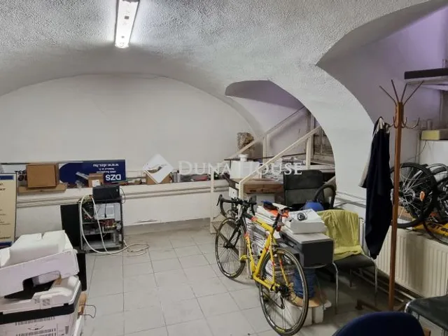 Eladó kereskedelmi és ipari ingatlan Kecskemét 95 nm