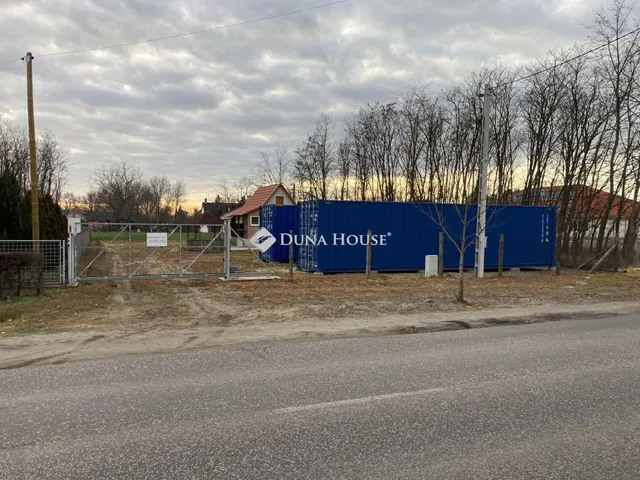 Kiadó kereskedelmi és ipari ingatlan Helvécia 76 nm