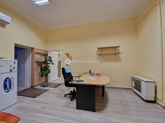 Kiadó kereskedelmi és ipari ingatlan Kecskemét 120 nm