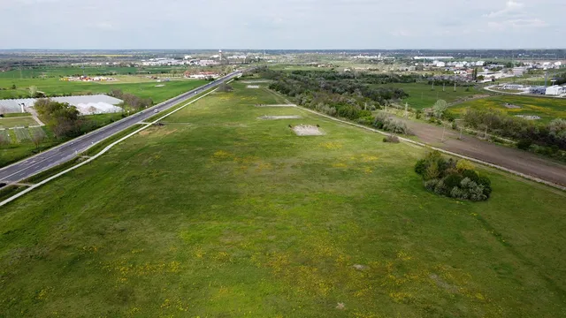 Kiadó kereskedelmi és ipari ingatlan Szeged 131629 nm