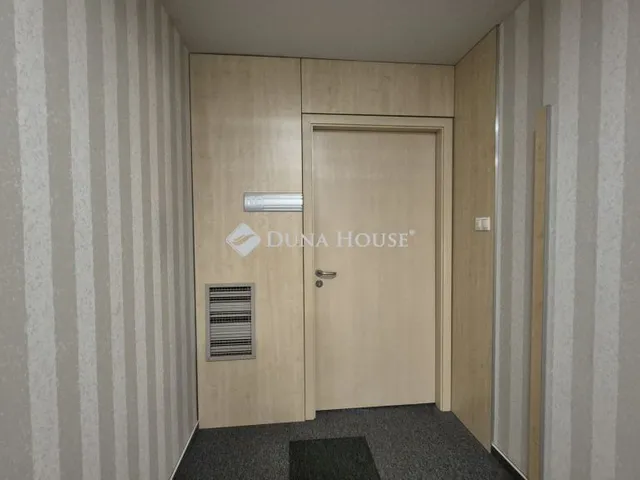 Eladó kereskedelmi és ipari ingatlan Kecskemét 113 nm