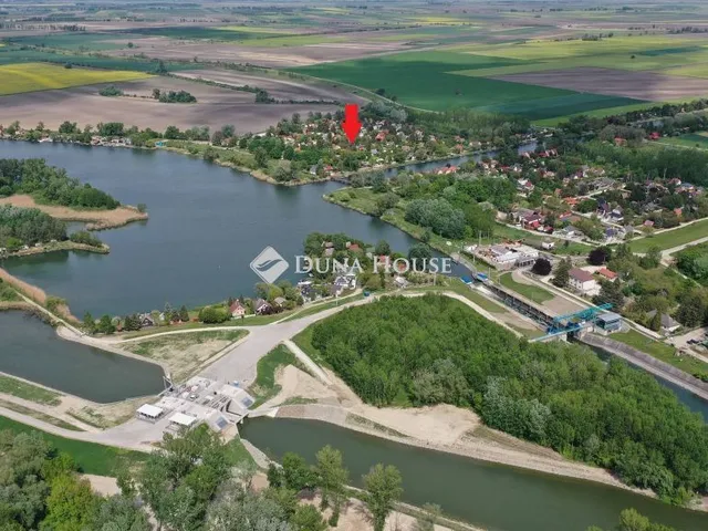 Eladó telek Tass 178 nm