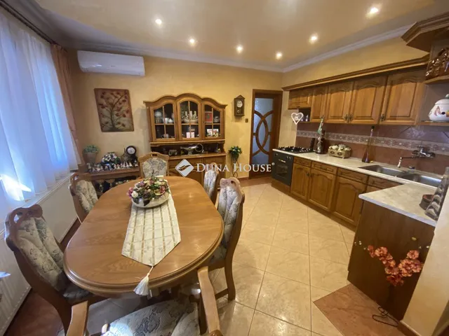 Eladó ház Tass 120 nm