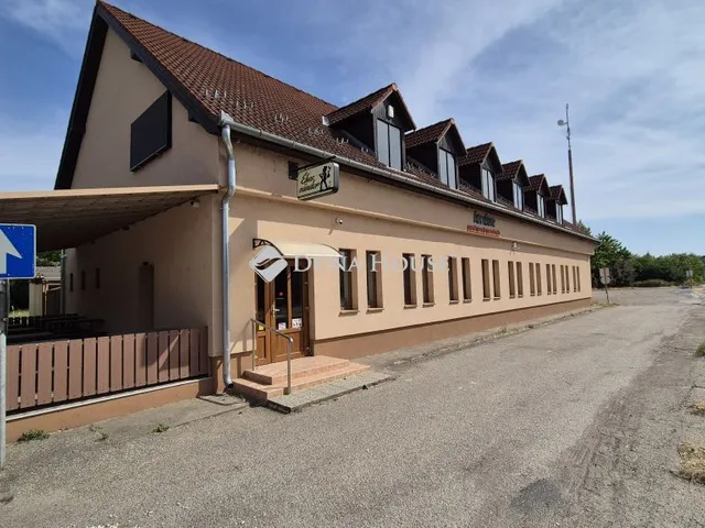 Eladó kereskedelmi és ipari ingatlan Kecskemét 279 nm