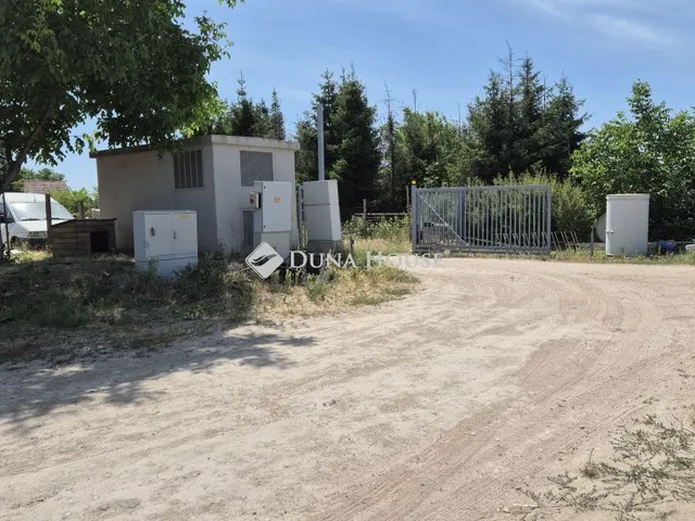 Eladó kereskedelmi és ipari ingatlan Kecskemét 1656 nm