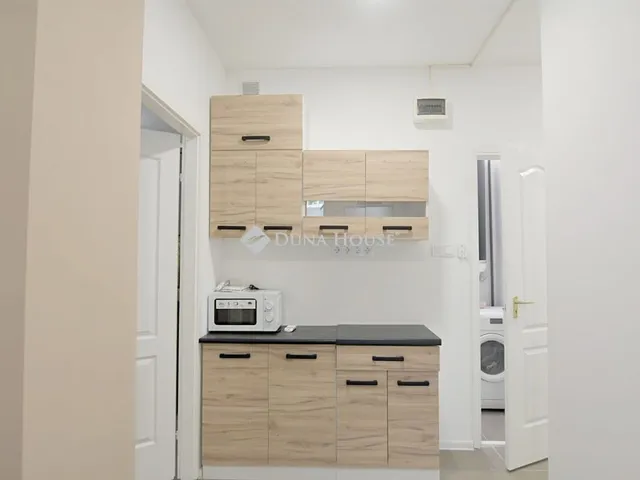 Eladó kereskedelmi és ipari ingatlan Kecskemét 42 nm