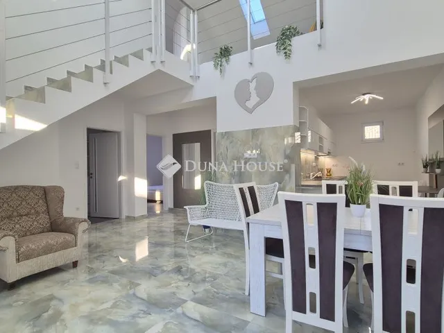 Kiadó ház Ballószög 189 nm