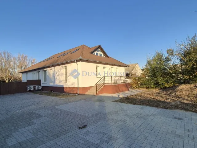 Eladó ház Ballószög 185 nm