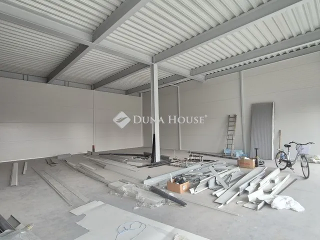 Kiadó kereskedelmi és ipari ingatlan Kecskemét 226 nm