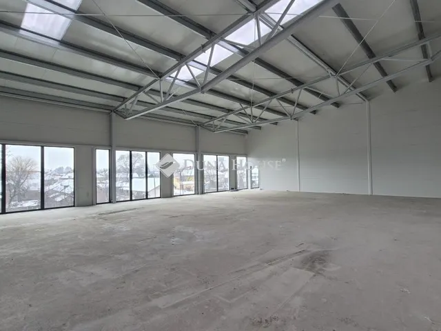 Kiadó kereskedelmi és ipari ingatlan Kecskemét 250 nm