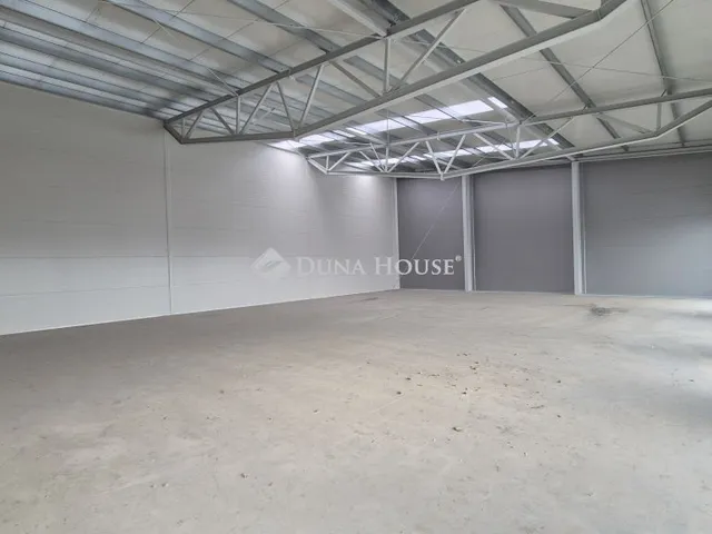 Kiadó kereskedelmi és ipari ingatlan Kecskemét 250 nm
