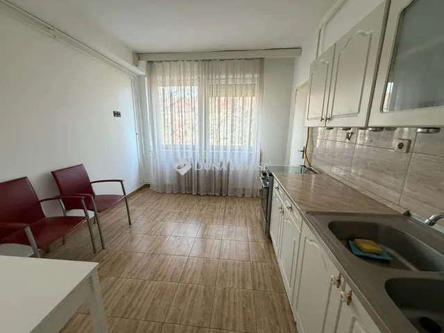 Eladó lakás Kecskemét 103 nm