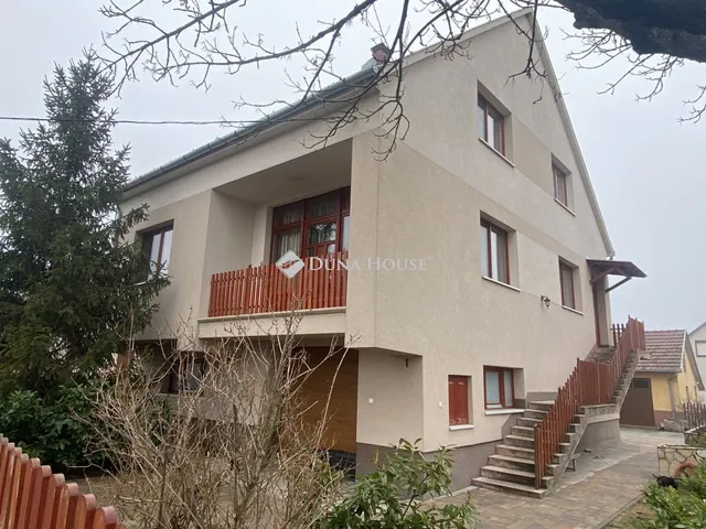 Eladó ház Ladánybene 170 nm