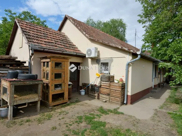 Eladó ház Izsák 135 nm