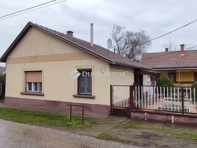 Eladó ház Kocsér 80 nm