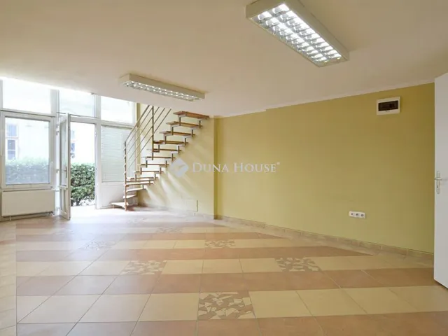 Kiadó kereskedelmi és ipari ingatlan Kecskemét 58 nm